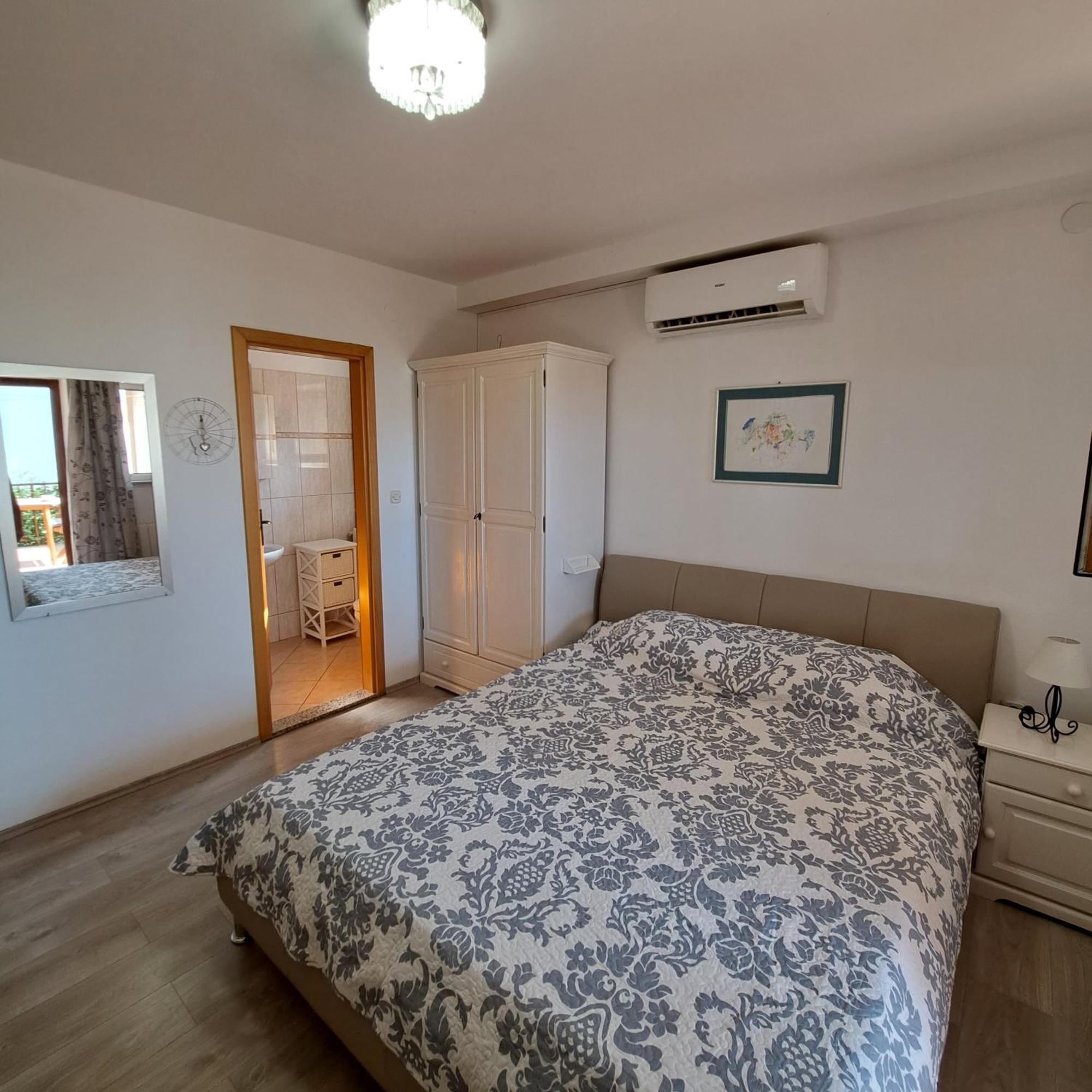 Apartment Jelka Malinska Exterior foto